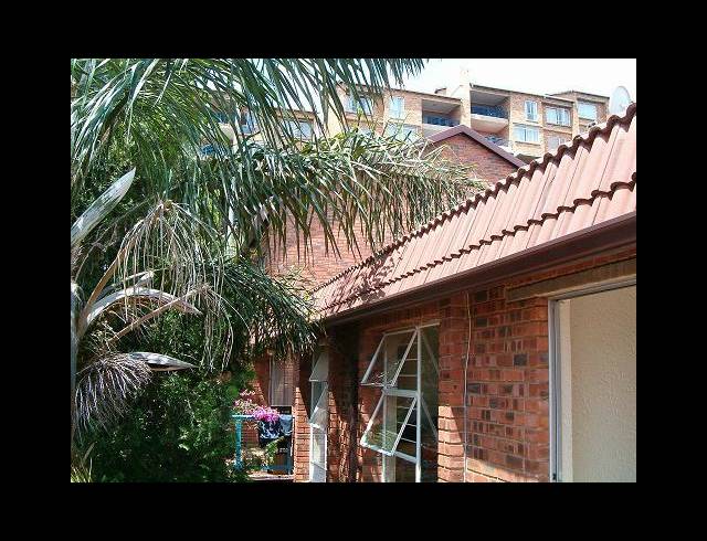 2 BEDROOM TOWNHOUSE FOR SALE IN WINDSOR EAST